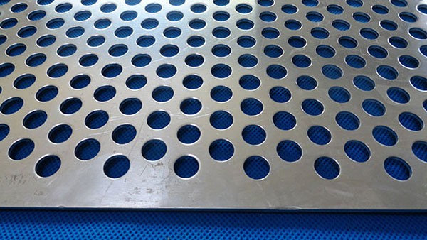 不鏽(xiu)鋼沖孔(kong)網