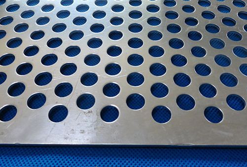 防止不(bú)鏽鋼沖孔網制(zhì)品拉伸開裂的(de)方法