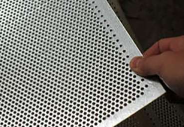 不鏽(xiu)鋼沖孔網(wang)隔音闆的(de)工作效果(guǒ)及原理
