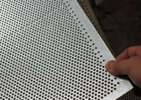不鏽鋼沖孔網(wang)在化工業的重(zhòng)要性