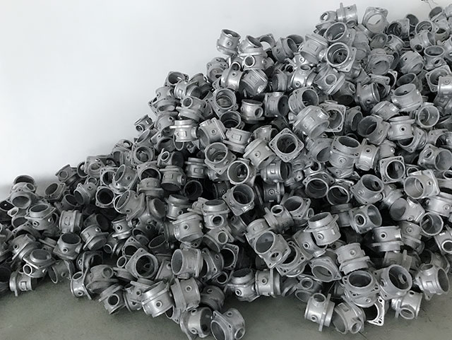 鋁頭生産(chan)廠家