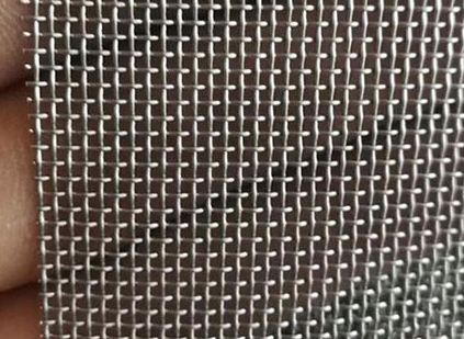 不(bu)鏽鋼絲網廠家(jia)的選擇要素