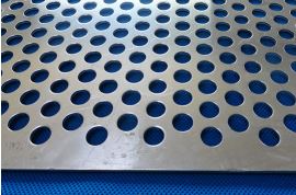 如何(he)判斷不鏽(xiù)鋼沖孔網(wang)的優劣